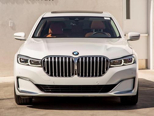 Photo 4 of 29 of 2020 BMW 740 i