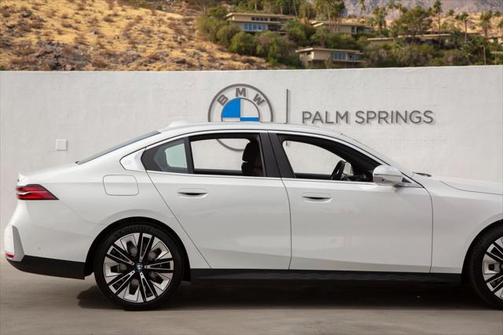 2025 BMW 530 i xDrive