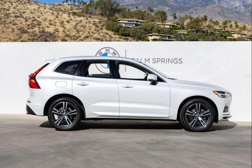 Crystal White Metallic 2018 Volvo XC60 T5 Momentum