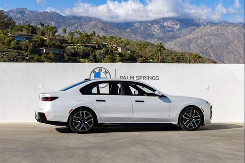 2026 BMW 750e i xDrive