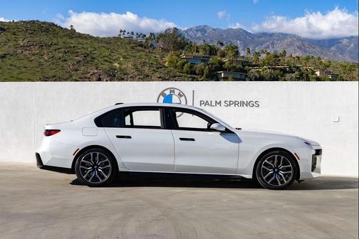 2026 BMW 750e i xDrive