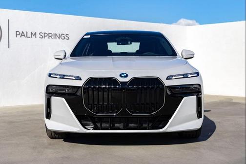 2026 BMW 750e i xDrive