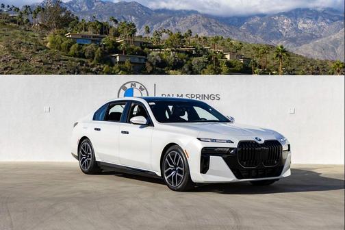 2026 BMW 750e i xDrive