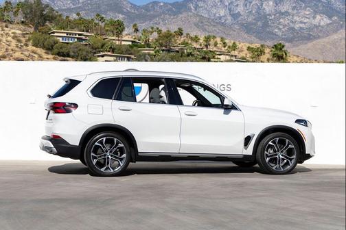 Alpine White 2024 BMW X5 xDrive40i
