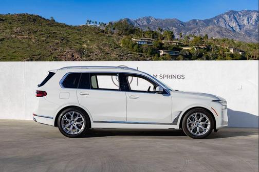 Alpine White 2023 BMW X7 xDrive40i
