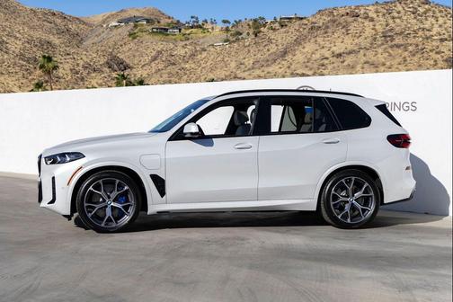 Mineral White Metallic 2026 BMW X5 PHEV xDrive50e