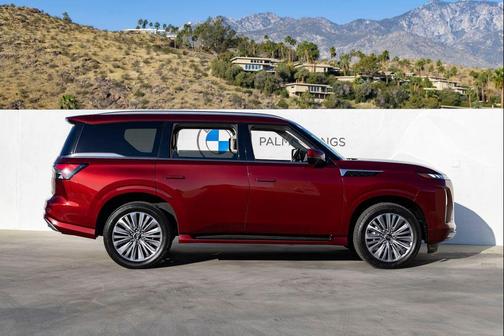 2025 INFINITI QX80 Luxe