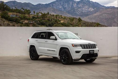 2022 Jeep Grand Cherokee Laredo