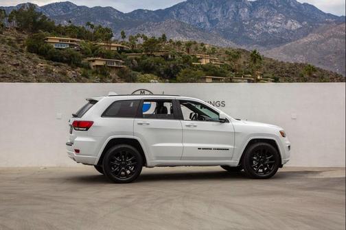 2022 Jeep Grand Cherokee Laredo