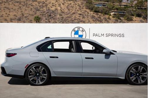 2025 BMW 750e i xDrive