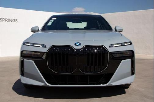 2025 BMW 750e i xDrive