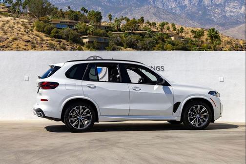 Mineral White Metallic 2024 BMW X5 M60i