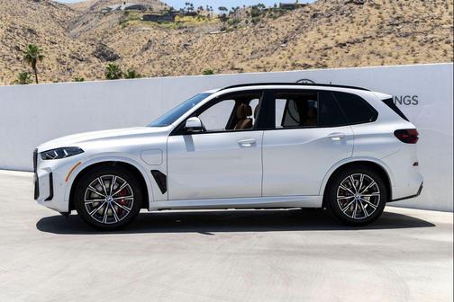 Mineral White Metallic 2026 BMW X5 PHEV xDrive50e
