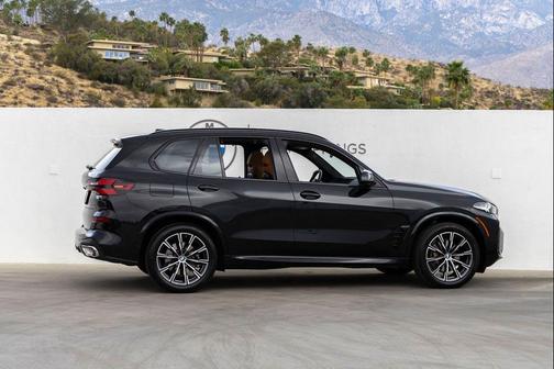 Black Sapphire Metallic 2024 BMW X5 xDrive40i