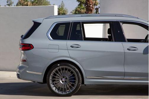 2025 BMW X7 ALPINA XB7