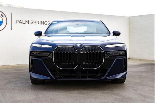 Tanzanite Blue II Metallic 2026 BMW 740 xDrive