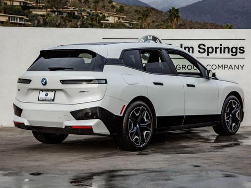 Photo 5 of 29 of 2022 BMW iX xDrive50