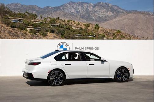 2025 BMW 740 i