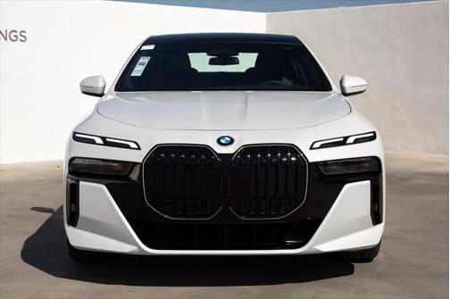 2025 BMW 740 i