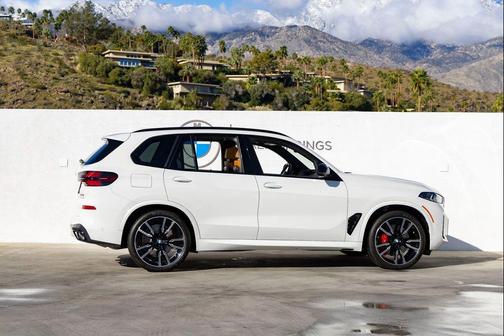 2024 BMW X5 M60i