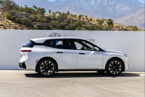 Mineral White Metallic 2026 BMW iX xDrive45