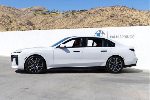 Alpine White 2023 BMW 740 i
