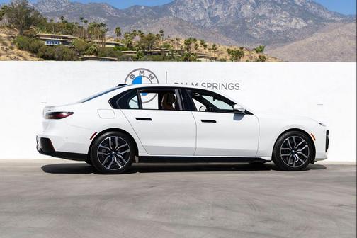 Alpine White 2023 BMW 740 i