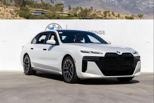 Alpine White 2023 BMW 740 i