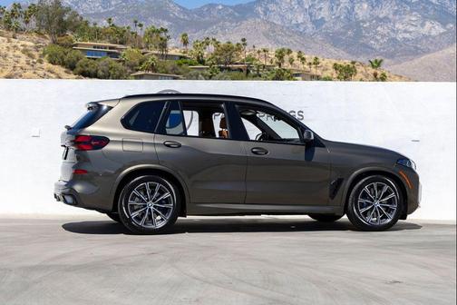 Manhattan Green Metallic 2026 BMW X5 PHEV xDrive50e