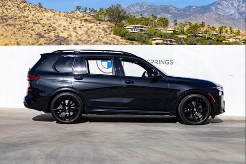 Black Sapphire Metallic 2025 BMW X7 M60i