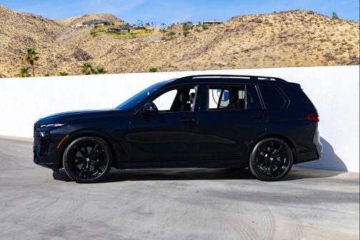 Black Sapphire Metallic 2025 BMW X7 M60i