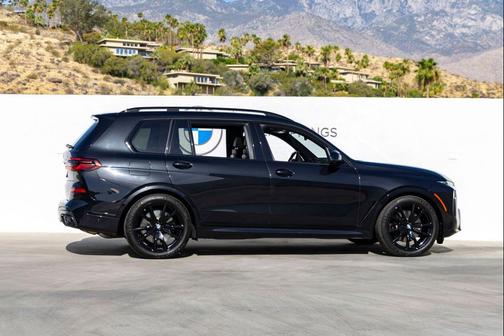 Black Sapphire Metallic 2025 BMW X7 M60i