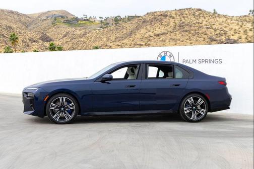Tanzanite Blue II Metallic 2026 BMW 740 740i