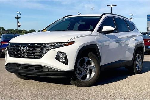 White 2023 Hyundai TUCSON SEL