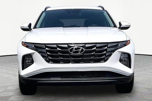 White 2023 Hyundai TUCSON SEL
