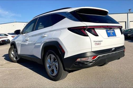 White 2023 Hyundai TUCSON SEL