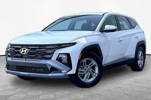 White 2026 Hyundai TUCSON SE