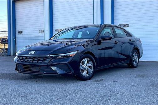 2024 Hyundai ELANTRA SE