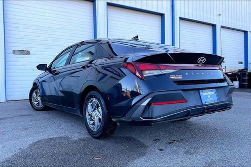2024 Hyundai ELANTRA SE