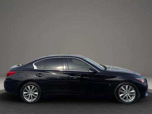 2015 INFINITI Q50 Base