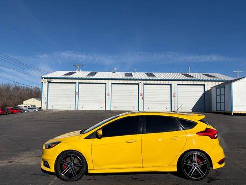 2017 Ford Focus ST 