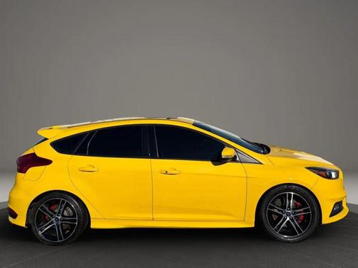 2017 Ford Focus ST 
