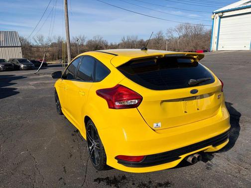 2017 Ford Focus ST 