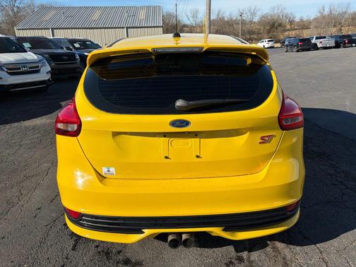 2017 Ford Focus ST 
