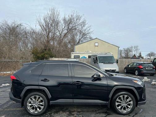 2019 Toyota RAV4 XLE Premium