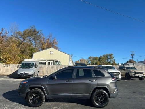 2017 Jeep Cherokee Sport