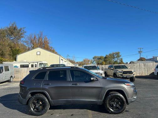 2017 Jeep Cherokee Sport
