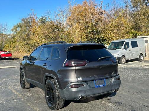 2017 Jeep Cherokee Sport