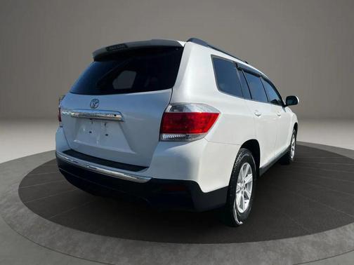 Blizzard Pearl 2013 Toyota Highlander SE