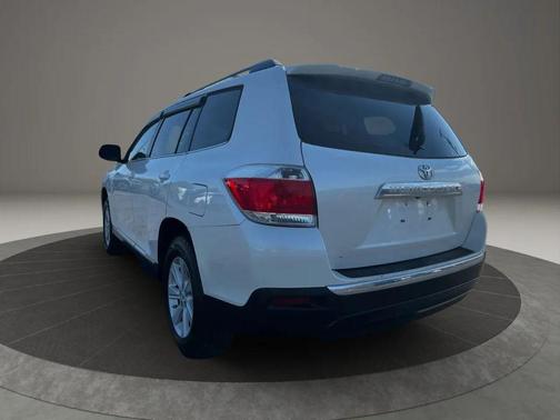 Blizzard Pearl 2013 Toyota Highlander SE